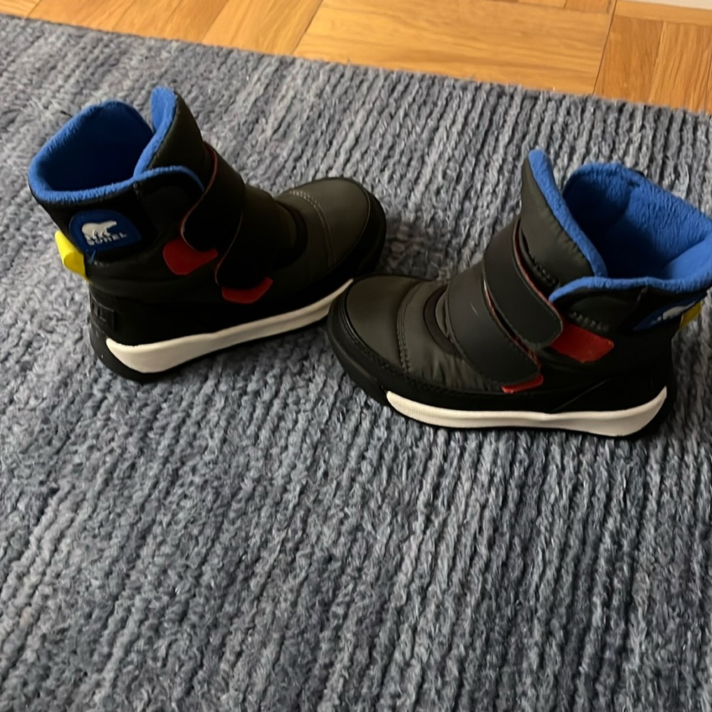 Sorel Snow Boots size 9